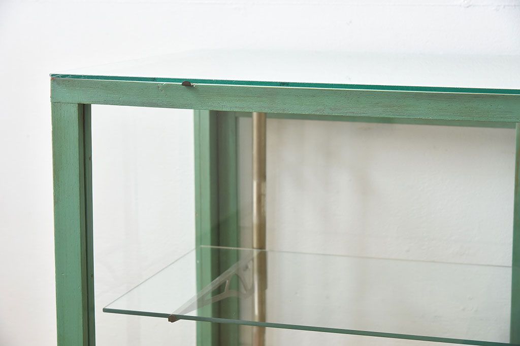 レトロ家具　昭和レトロ　脚付き　おしゃれなアンティークペイントのガラスケース(ショーケース)