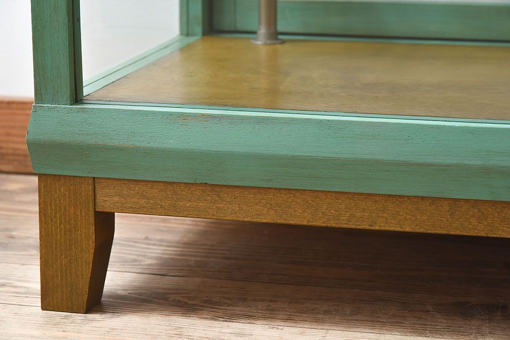 レトロ家具　昭和レトロ　脚付き　おしゃれなアンティークペイントのガラスケース(ショーケース)