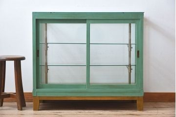 レトロ家具　昭和レトロ　脚付き　おしゃれなアンティークペイントのガラスケース(ショーケース)