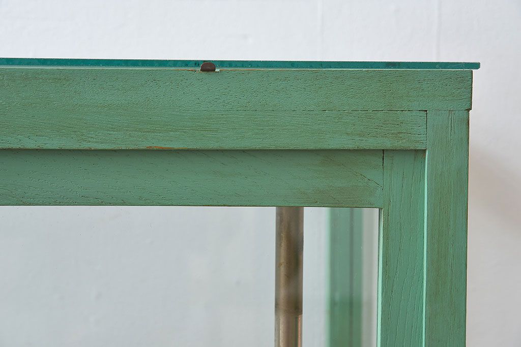 レトロ家具　昭和レトロ　脚付き　おしゃれなアンティークペイントのガラスケース(ショーケース)