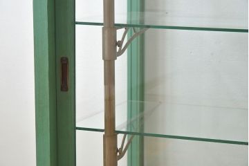 レトロ家具　昭和レトロ　脚付き　おしゃれなアンティークペイントのガラスケース(ショーケース)