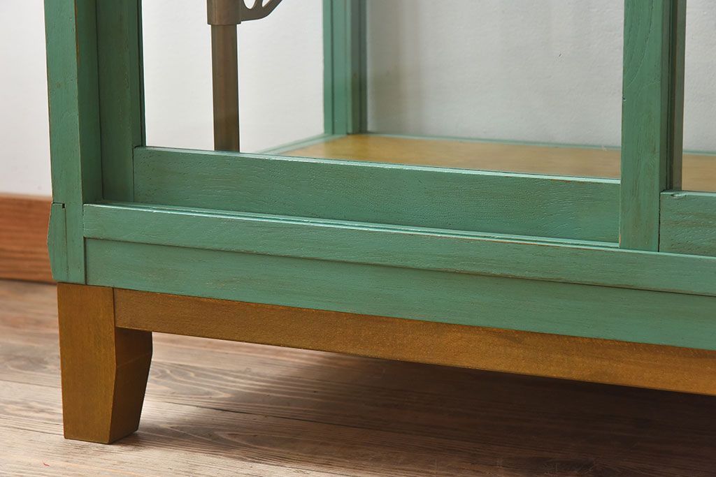 レトロ家具　昭和レトロ　脚付き　おしゃれなアンティークペイントのガラスケース(ショーケース)