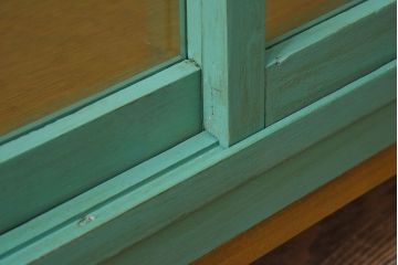 レトロ家具　昭和レトロ　脚付き　おしゃれなアンティークペイントのガラスケース(ショーケース)