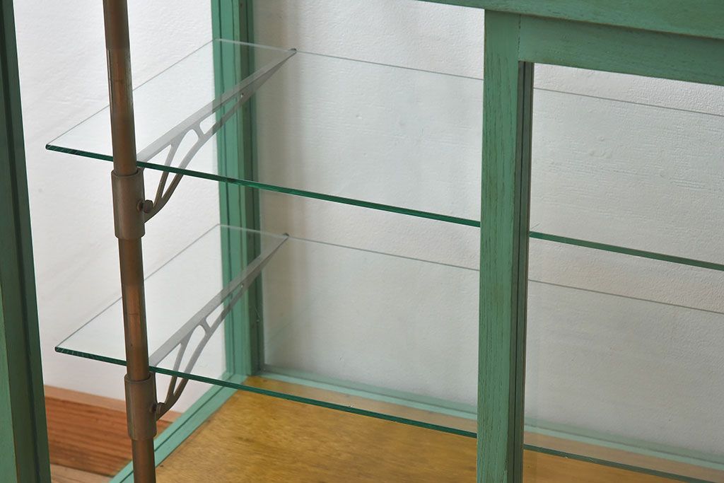 レトロ家具　昭和レトロ　脚付き　おしゃれなアンティークペイントのガラスケース(ショーケース)