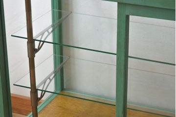 レトロ家具　昭和レトロ　脚付き　おしゃれなアンティークペイントのガラスケース(ショーケース)