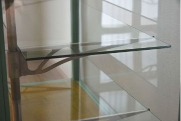 レトロ家具　昭和レトロ　脚付き　おしゃれなアンティークペイントのガラスケース(ショーケース)