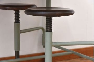 ラフジュ工房オリジナル　4脚格納スツール付きの作業台(テーブル・机)