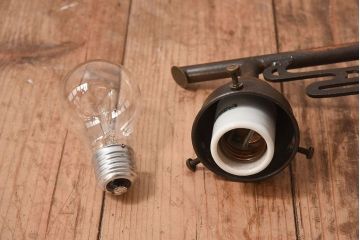 和製アンティーク　古い乳白ガラスのレトロな壁付け照明(ライト)