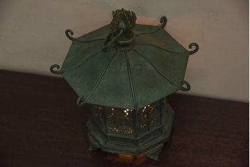 中古　民芸家具　趣のあるデザインの灯籠照明(外灯・デスクスタンド)