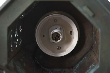 中古　民芸家具　趣のあるデザインの灯籠照明(外灯・デスクスタンド)