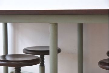 ラフジュ工房オリジナル　6脚格納スツール付きの作業台(テーブル・机)