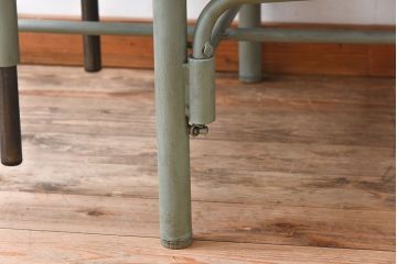 ラフジュ工房オリジナル　6脚格納スツール付きの作業台(テーブル・机)