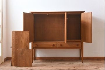 北欧家具　オーク材製　シンプルでスタイリッシュなサイドボード(キャビネット)