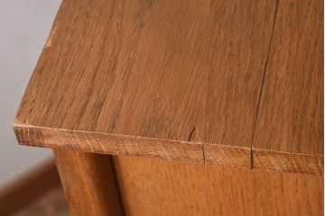 北欧家具　オーク材製　シンプルでスタイリッシュなサイドボード(キャビネット)