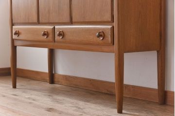 北欧家具　オーク材製　シンプルでスタイリッシュなサイドボード(キャビネット)