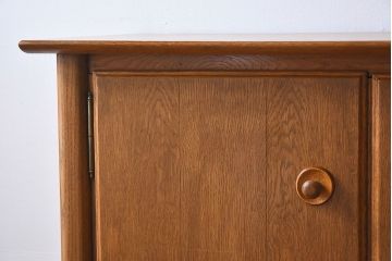 北欧家具　オーク材製　シンプルでスタイリッシュなサイドボード(キャビネット)