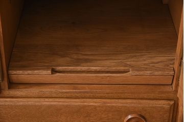 北欧家具　オーク材製　シンプルでスタイリッシュなサイドボード(キャビネット)