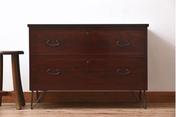 アンティーク家具　和製アンティーク　前面欅材　檜材天板　鉄脚付き時代箪笥ローボード