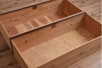 アンティーク家具　和製アンティーク　前面欅材　檜材天板　鉄脚付き時代箪笥ローボード