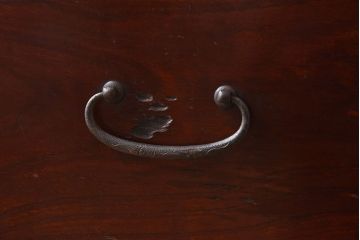 アンティーク家具　和製アンティーク　前面欅材　檜材天板　鉄脚付き時代箪笥ローボード