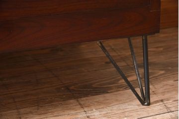 アンティーク家具　和製アンティーク　前面欅材　檜材天板　鉄脚付き時代箪笥ローボード