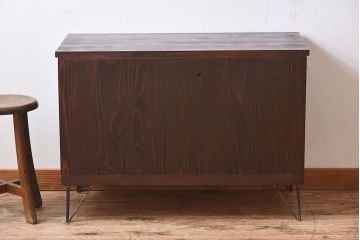 アンティーク家具　和製アンティーク　前面欅材　檜材天板　鉄脚付き時代箪笥ローボード