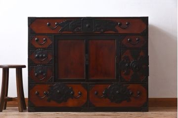 アンティーク家具　珍しい逸品　前面欅材の変わり型アンティーク仙台箪笥(帳場箪笥)