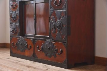 アンティーク家具　珍しい逸品　前面欅材の変わり型アンティーク仙台箪笥(帳場箪笥)