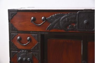 アンティーク家具　珍しい逸品　前面欅材の変わり型アンティーク仙台箪笥(帳場箪笥)
