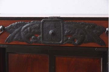アンティーク家具　珍しい逸品　前面欅材の変わり型アンティーク仙台箪笥(帳場箪笥)