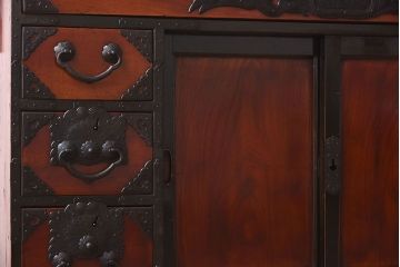 アンティーク家具　珍しい逸品　前面欅材の変わり型アンティーク仙台箪笥(帳場箪笥)