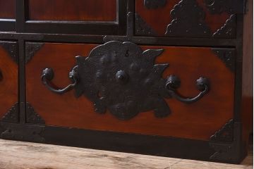 アンティーク家具　珍しい逸品　前面欅材の変わり型アンティーク仙台箪笥(帳場箪笥)