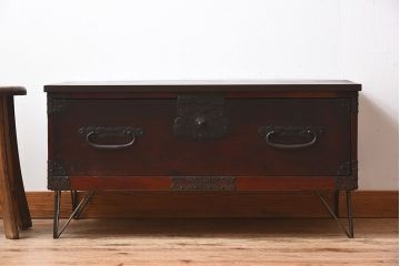 アンティーク家具　檜材天板　鉄脚付き時代箪笥ローボード　和製アンティーク(1)