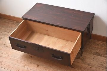 アンティーク家具　檜材天板　鉄脚付き時代箪笥ローボード　和製アンティーク(1)