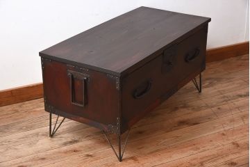アンティーク家具　檜材天板　鉄脚付き時代箪笥ローボード　和製アンティーク(1)