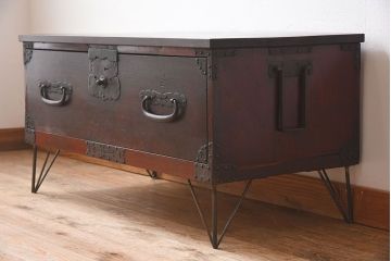 アンティーク家具　檜材天板　鉄脚付き時代箪笥ローボード　和製アンティーク(1)