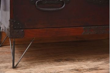 アンティーク家具　檜材天板　鉄脚付き時代箪笥ローボード　和製アンティーク(1)