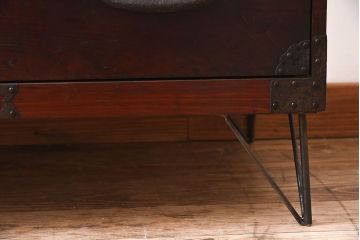 アンティーク家具　檜材天板　鉄脚付き時代箪笥ローボード　和製アンティーク(1)