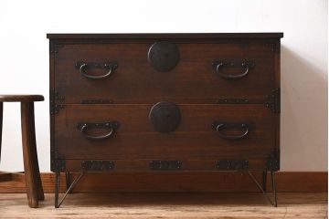 アンティーク家具　檜材天板　鉄脚付き時代箪笥ローボード　和製アンティーク(2)