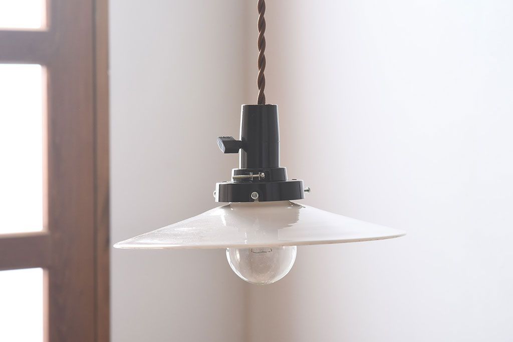 アンティーク　昭和レトロ　古い平笠の天井照明(ペンダントライト)