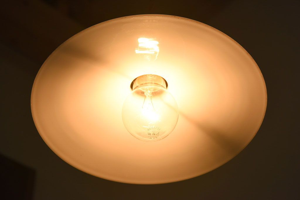 アンティーク　昭和レトロ　古い平笠の天井照明(ペンダントライト)