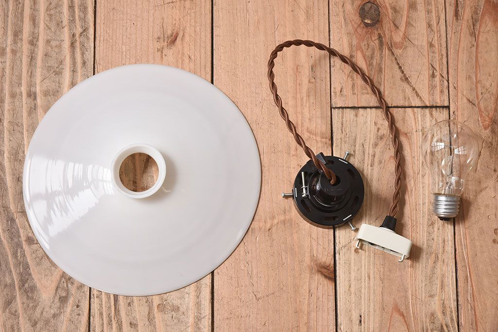 アンティーク　昭和レトロ　古い平笠の天井照明(ペンダントライト)