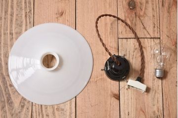 アンティーク　昭和レトロ　古い平笠の天井照明(ペンダントライト)