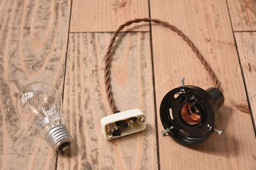 アンティーク　昭和レトロ　古い平笠の天井照明(ペンダントライト)