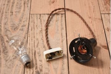 アンティーク　昭和レトロ　古い平笠の天井照明(ペンダントライト)