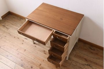 アンティーク家具　アンティークペイント 木のぬくもりとお洒落なカラーリングが素敵な片袖机(テーブル、デスク、在宅ワーク、在宅用)