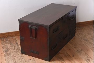 アンティーク家具　明治期　檜材天板　重厚な金具の時代箪笥ローボード(衣装箪笥)