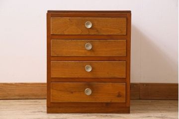 レトロ家具　和製アンティーク　まるみのある取っ手が可愛らしい昭和レトロな小引き出し