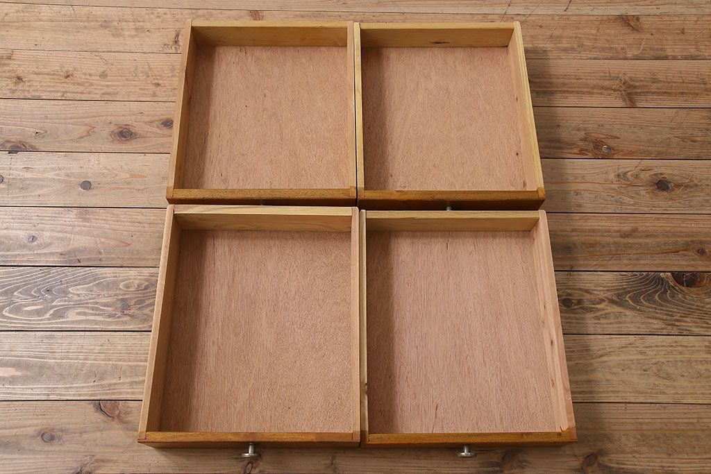 レトロ家具　和製アンティーク　まるみのある取っ手が可愛らしい昭和レトロな小引き出し