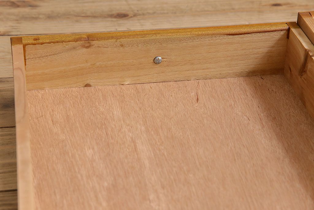 レトロ家具　和製アンティーク　まるみのある取っ手が可愛らしい昭和レトロな小引き出し